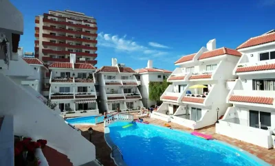 Las Floritas sun terrace pool golf beach shopping centre playa americas bright and spacious e
